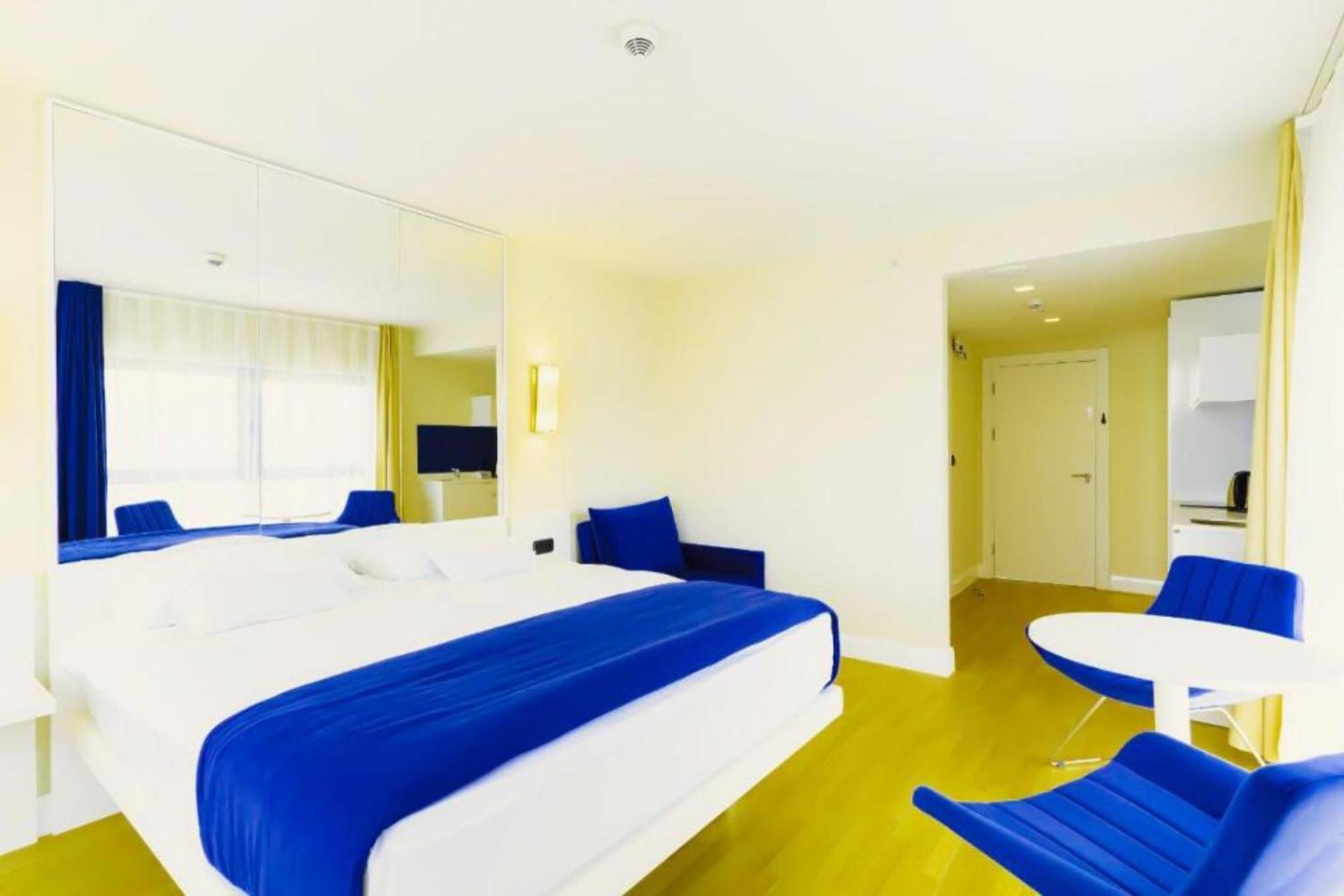 Delux Sea View Aparthotel In Orbi City Batoemi Buitenkant foto
