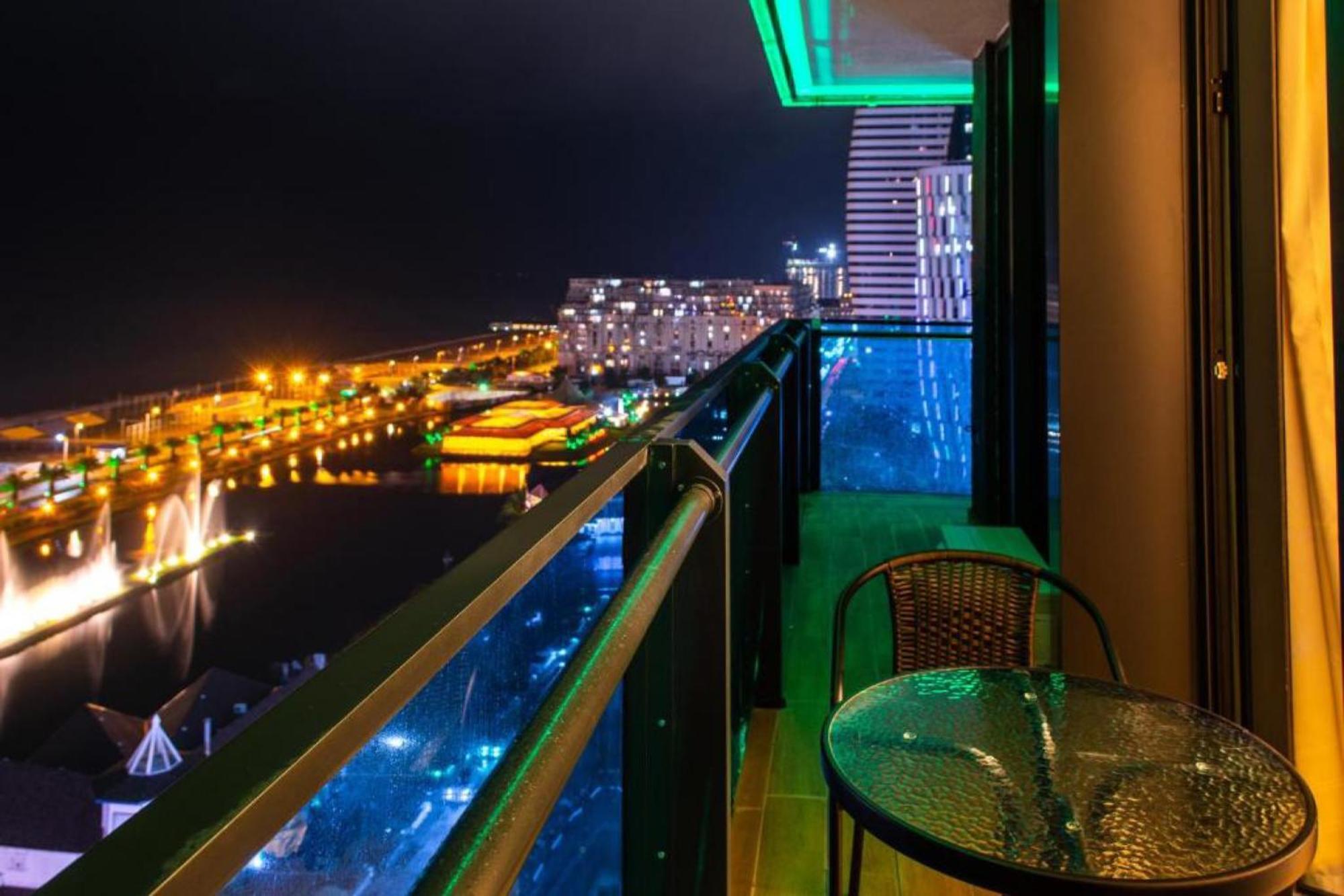 Delux Sea View Aparthotel In Orbi City Batoemi Buitenkant foto