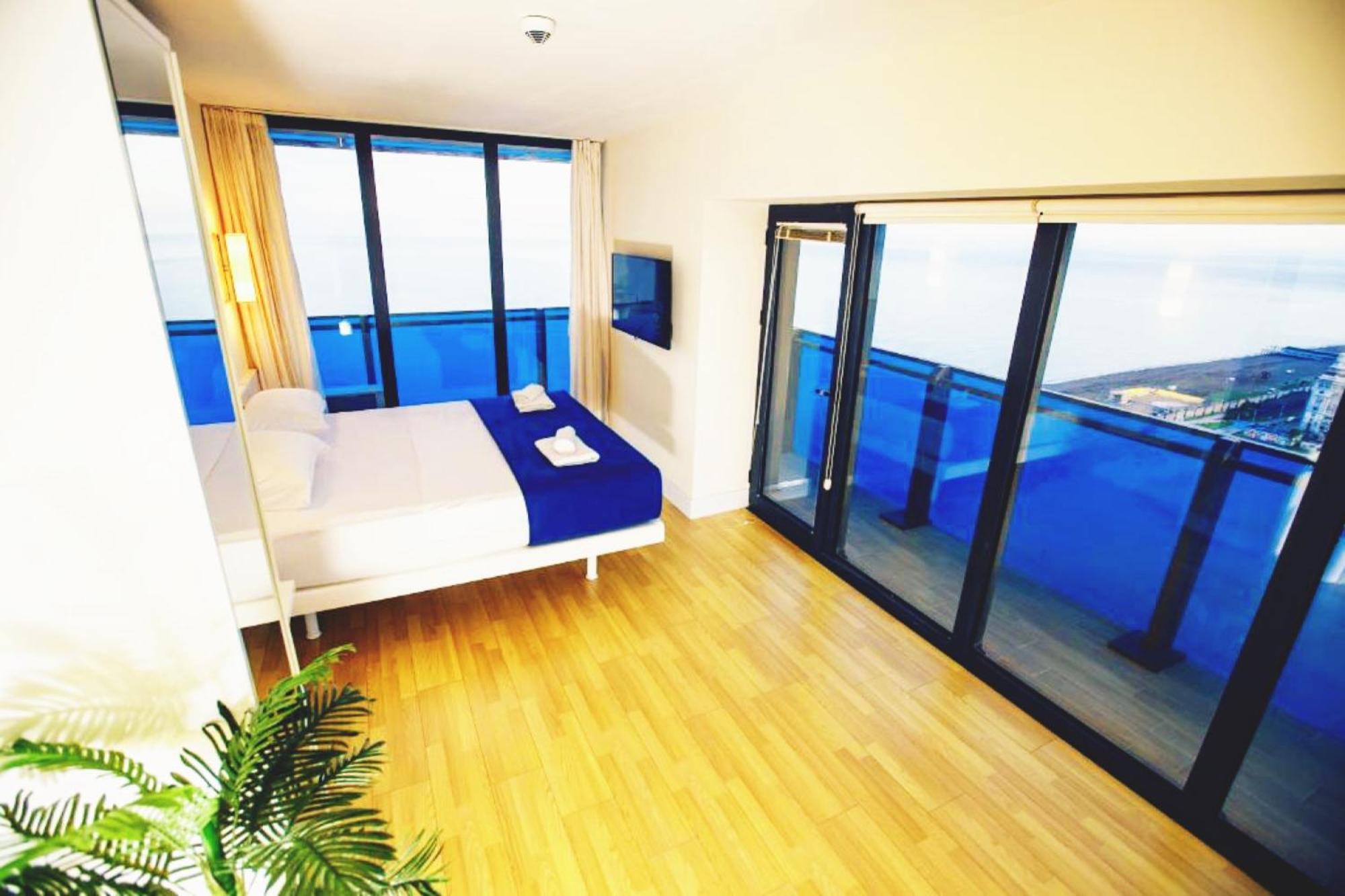Delux Sea View Aparthotel In Orbi City Batoemi Buitenkant foto