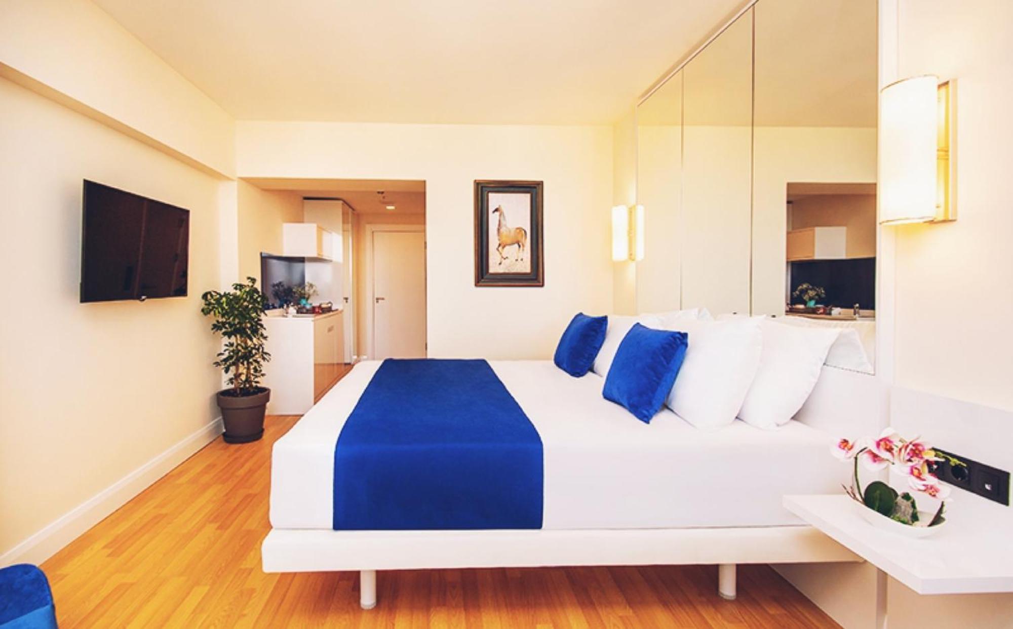 Delux Sea View Aparthotel In Orbi City Batoemi Buitenkant foto