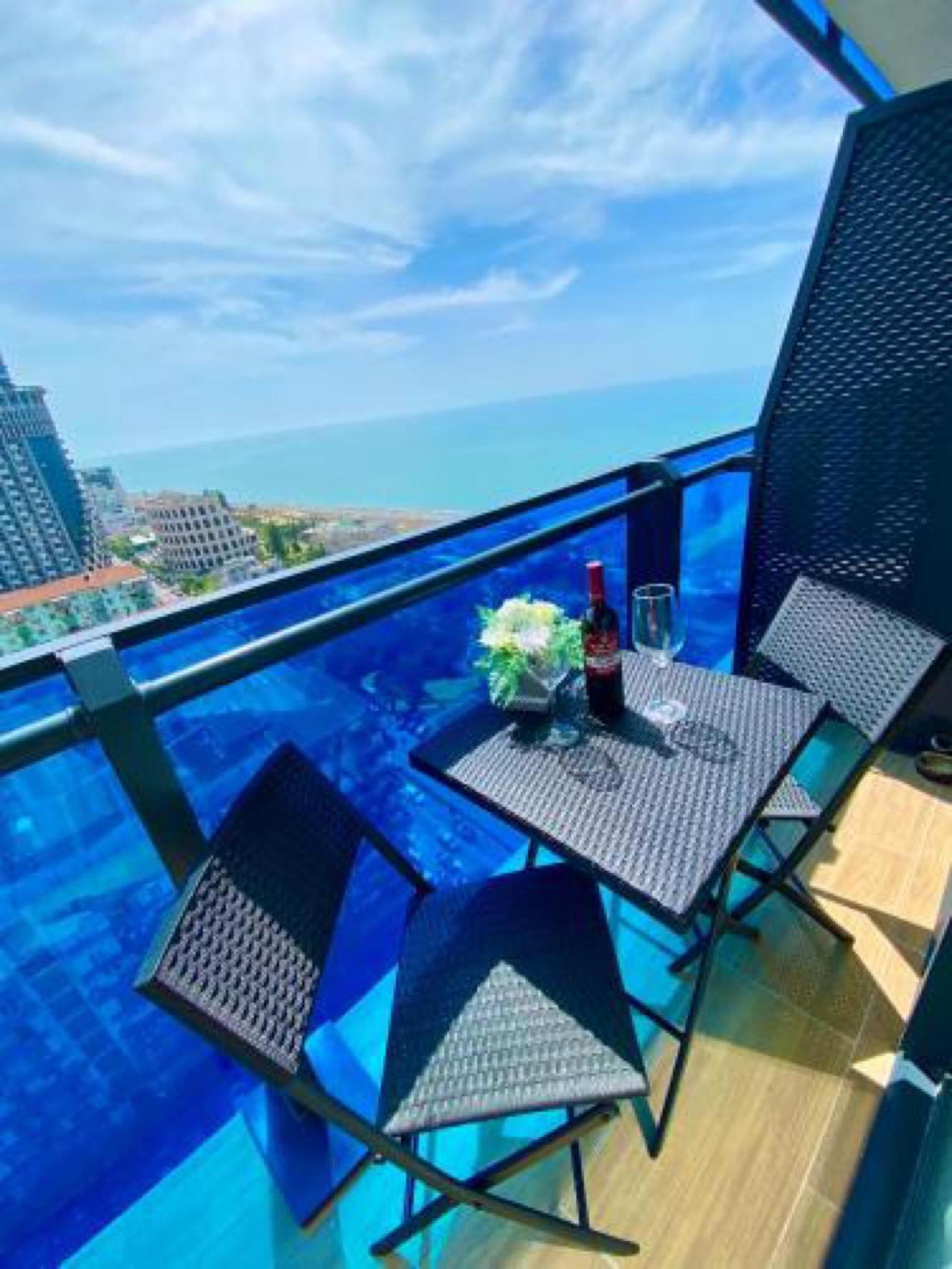 Delux Sea View Aparthotel In Orbi City Batoemi Buitenkant foto