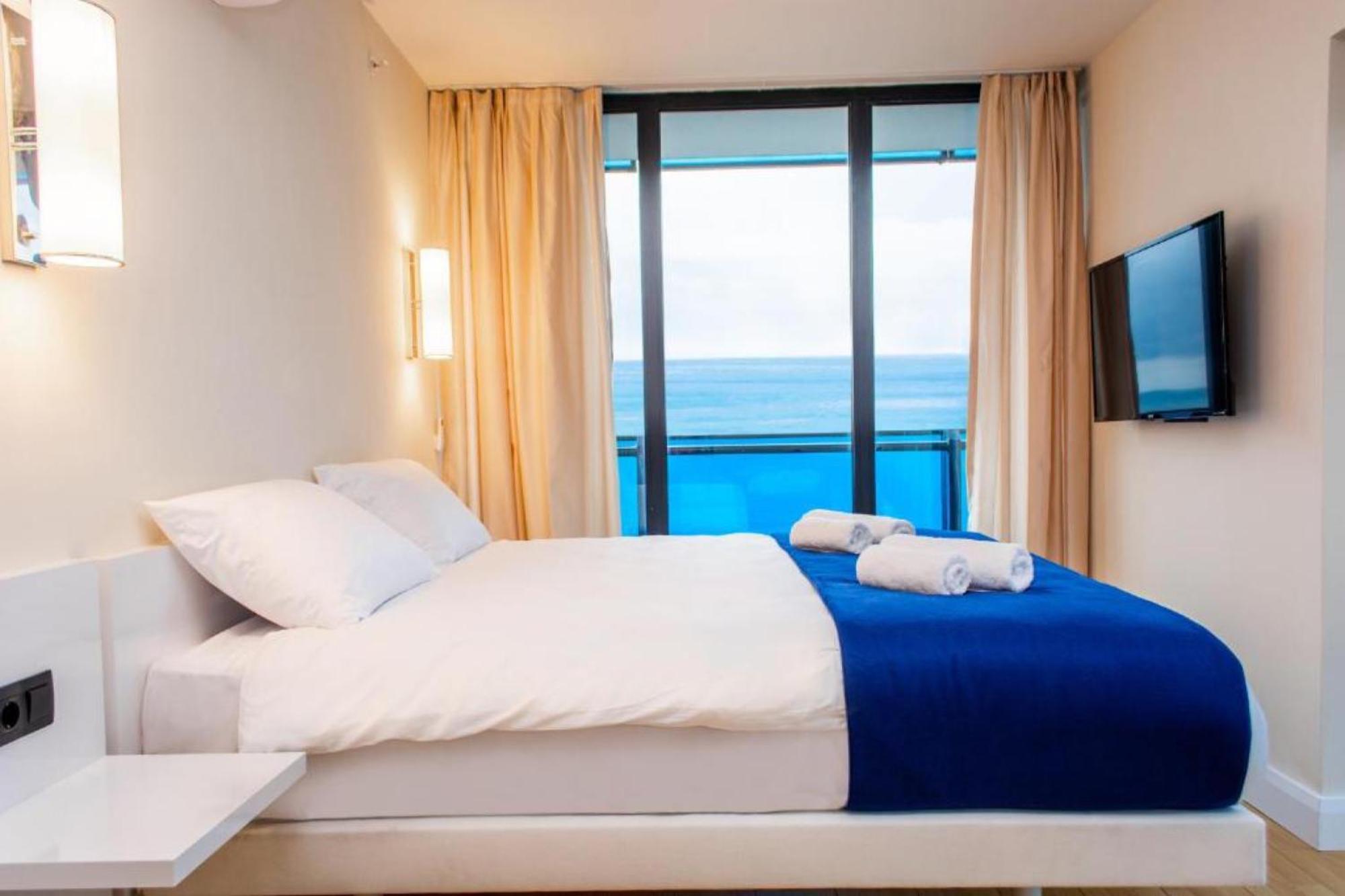 Delux Sea View Aparthotel In Orbi City Batoemi Buitenkant foto