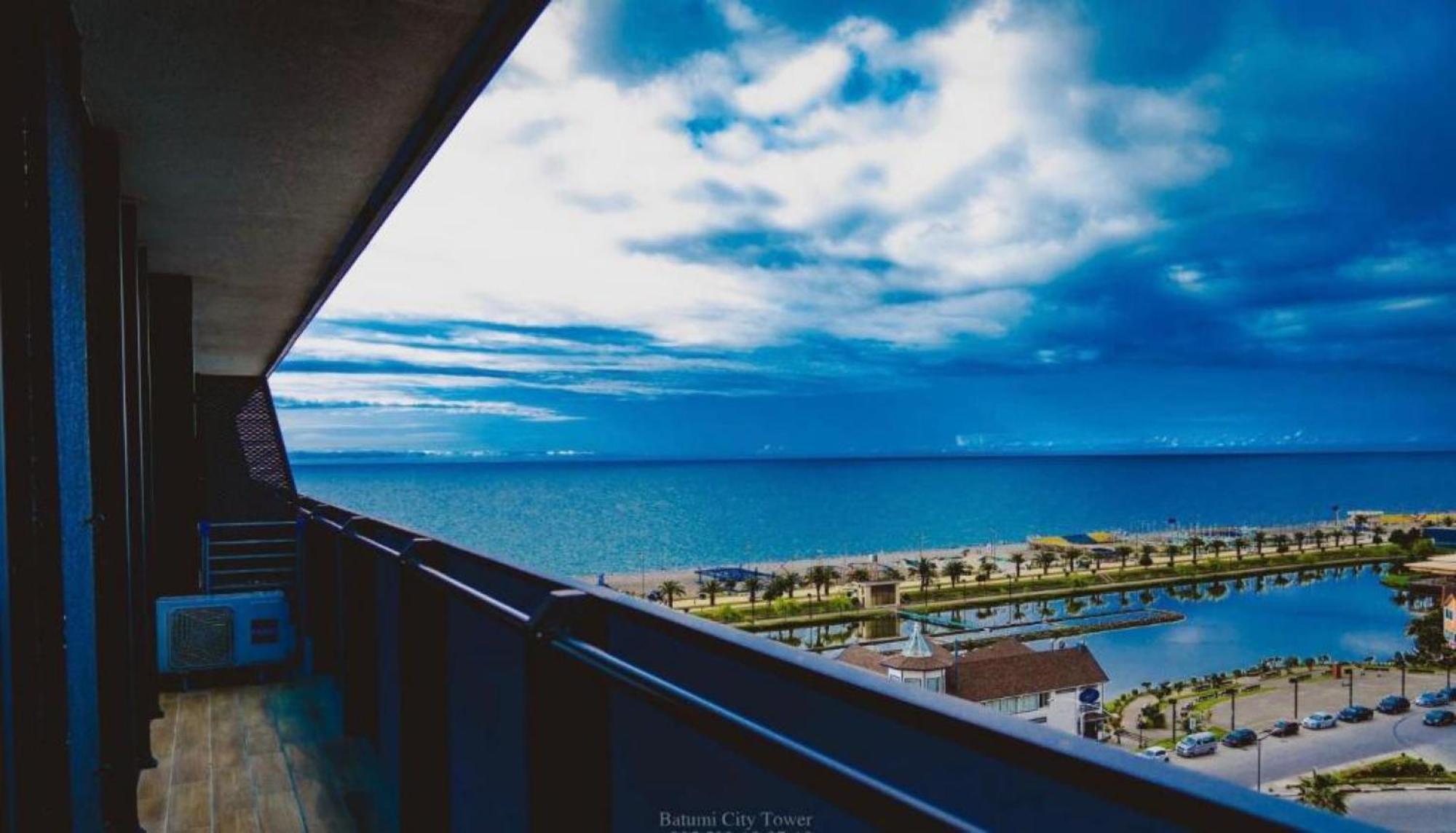 Delux Sea View Aparthotel In Orbi City Batoemi Buitenkant foto