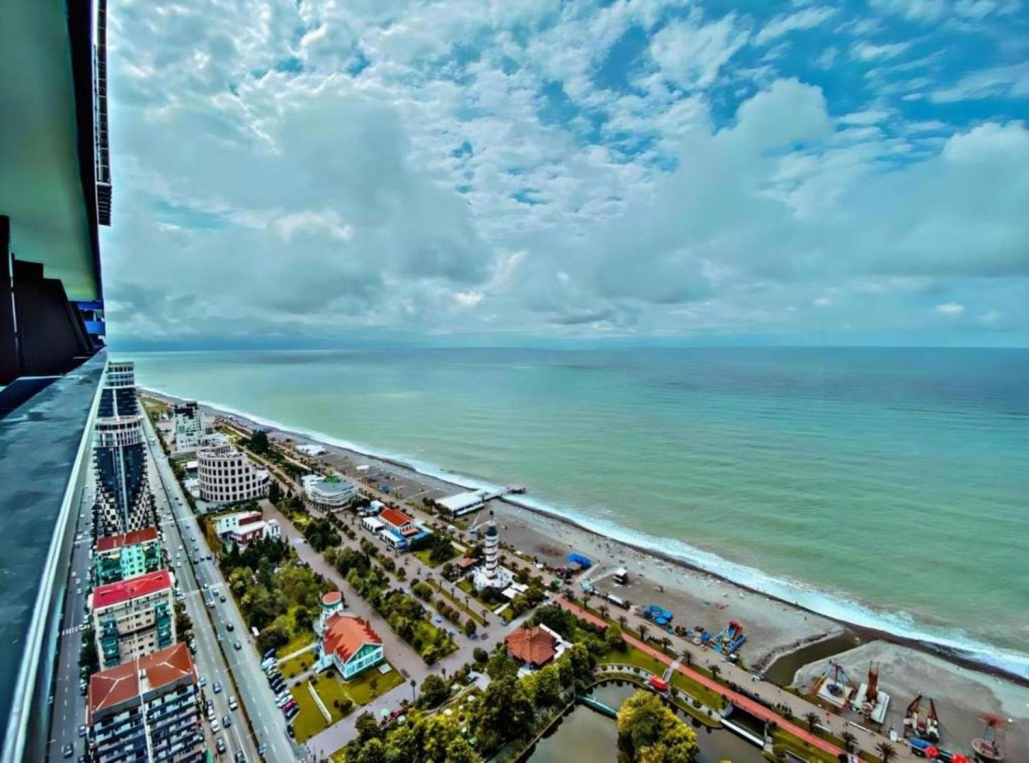 Delux Sea View Aparthotel In Orbi City Batoemi Buitenkant foto